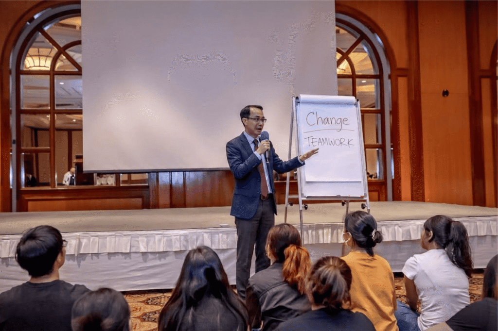 11 Smart Ways to Select the Best Keynote Speaker Singapore for Your Audience